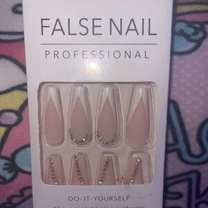 White French-tip Press-on Nails 24pcs